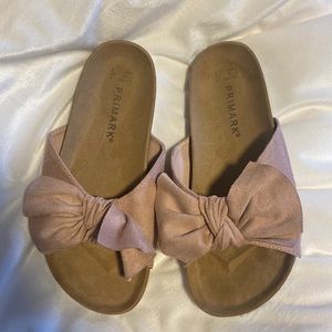 Light pink bow slides from Primark SIZE 6 Never worn